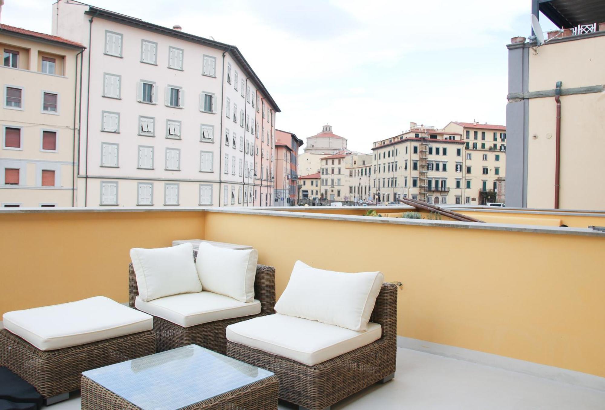 Waterfront Balcony I Grani 2 Resort Style Suite Livorno Buitenkant foto
